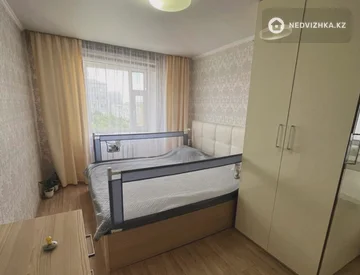 4-комнатная квартира, этаж 4 из 5, 92 м², миниатюра 3
