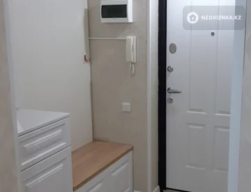 4-комнатная квартира, этаж 2 из 10, 108 м², миниатюра 1