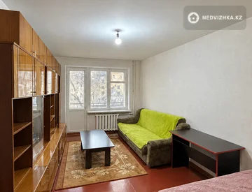 4-комнатная квартира, этаж 3 из 5, 82 м², миниатюра 3
