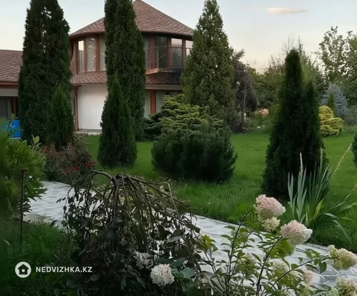 6-комнатный дом, 88 соток, 485 м²