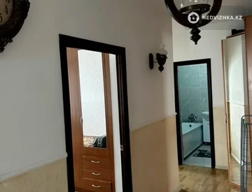 3-комнатная квартира, этаж 3 из 5, 74 м², миниатюра 2