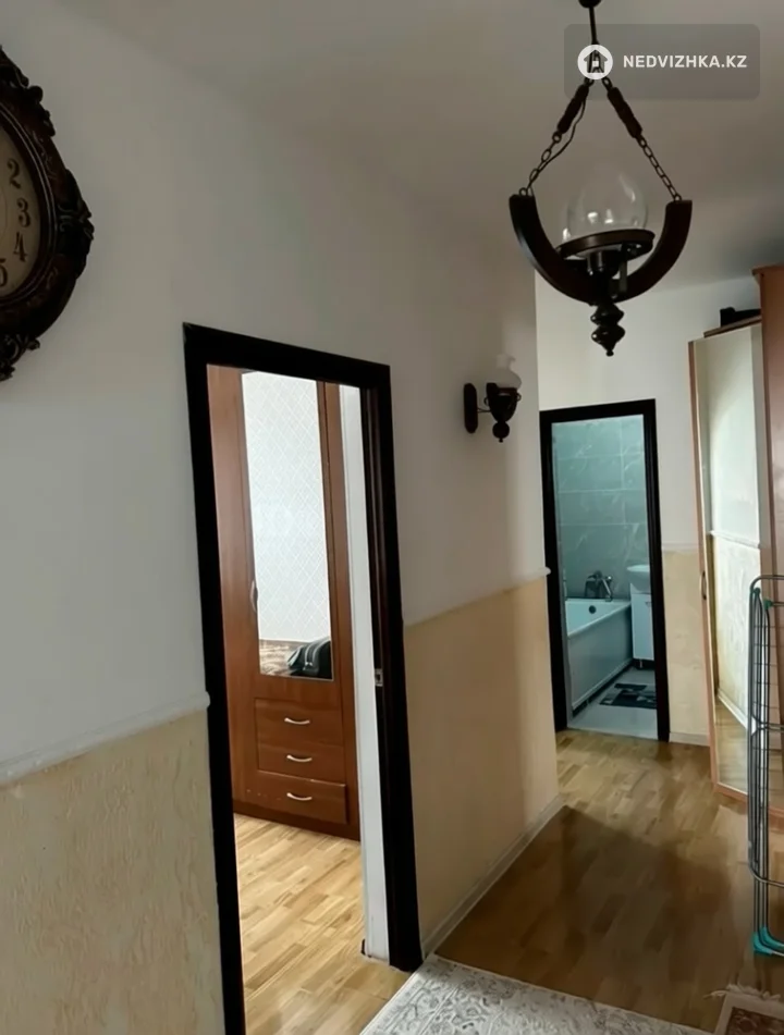 3-комнатная квартира, этаж 3 из 5, 74 м², фотография 2
