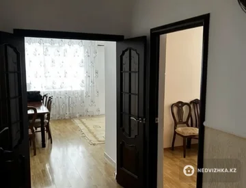 3-комнатная квартира, этаж 3 из 5, 74 м², миниатюра 3