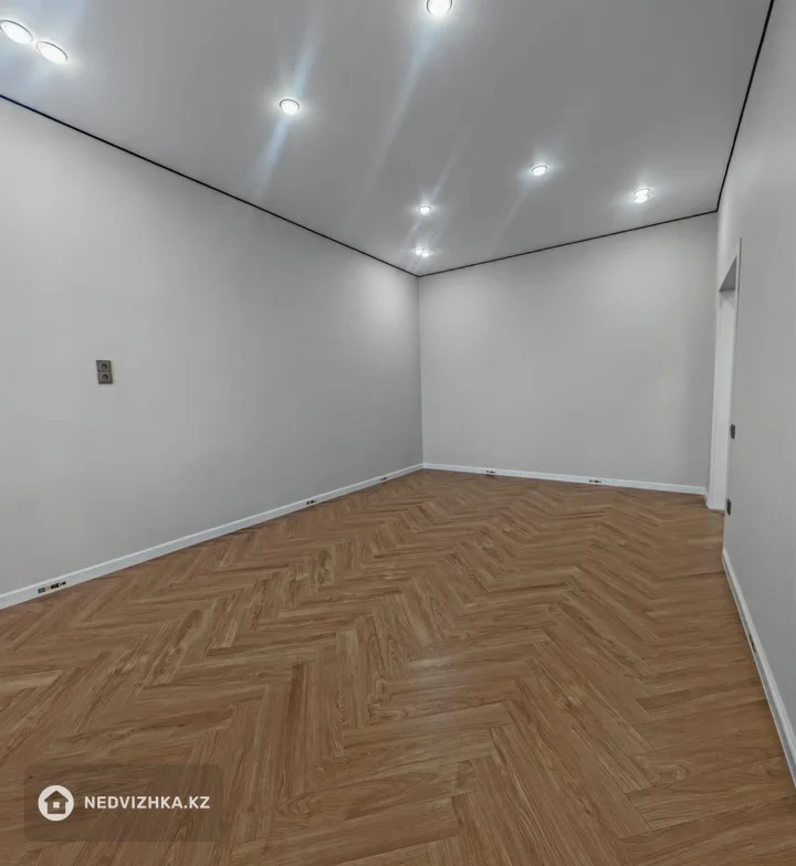 1-комнатная квартира, этаж 3 из 10, 46 м², фотография 3