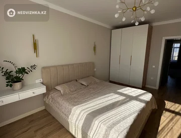 2-комнатная квартира, этаж 9 из 10, 63 м², миниатюра 2