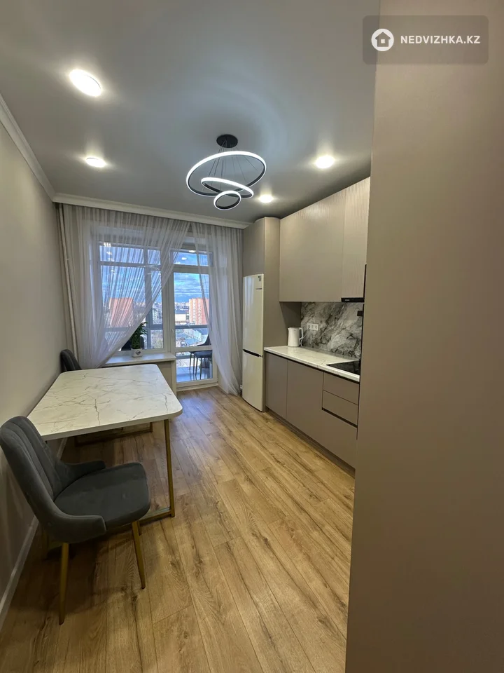 2-комнатная квартира, этаж 9 из 10, 63 м², фотография 5