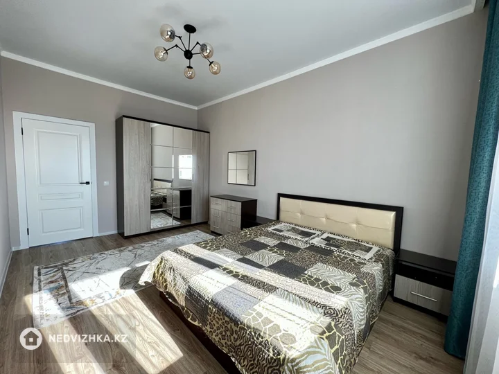 3-комнатная квартира, этаж 9 из 9, 90 м², На длительный срок