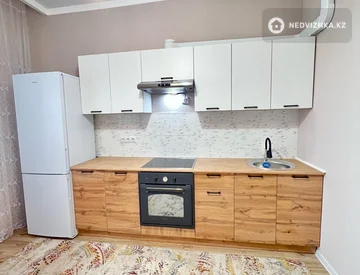 3-комнатная квартира, этаж 9 из 9, 90 м², На длительный срок, миниатюра 5