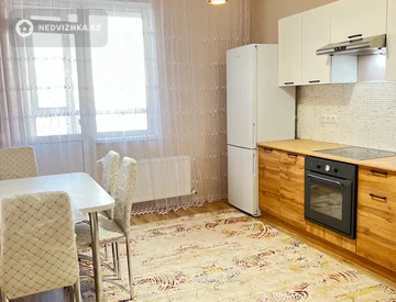 3-комнатная квартира, этаж 9 из 9, 90 м², На длительный срок, миниатюра 7
