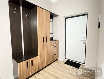 3-комнатная квартира, этаж 9 из 9, 90 м², На длительный срок, миниатюра 4