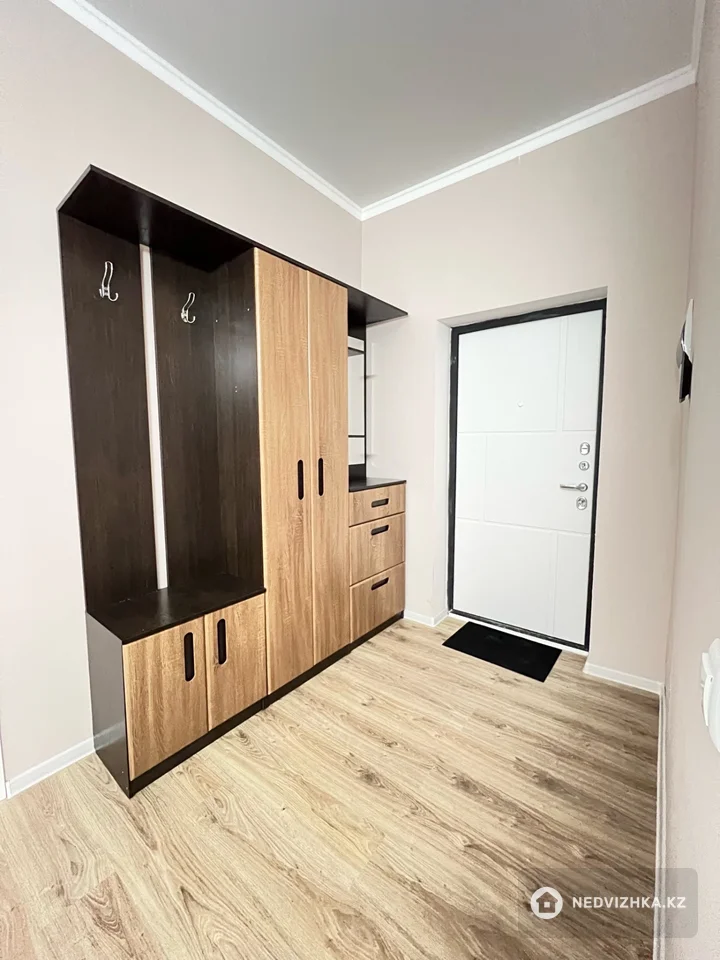 3-комнатная квартира, этаж 9 из 9, 90 м², На длительный срок, фотография 4