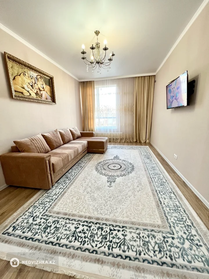 3-комнатная квартира, этаж 9 из 9, 90 м², На длительный срок, фотография 3