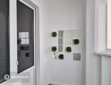 2-комнатная квартира, этаж 9 из 9, 62 м², миниатюра 2