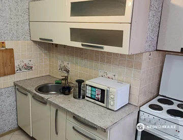 1-комнатная квартира, этаж 3 из 14, 38 м², На длительный срок, миниатюра 3