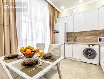 1-комнатная квартира, этаж 7 из 18, 40 м², Посуточно, миниатюра 3