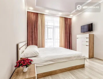 1-комнатная квартира, этаж 7 из 18, 40 м², Посуточно, миниатюра 5