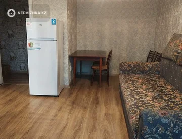 2-комнатная квартира, этаж 3 из 3, 40 м², миниатюра 2