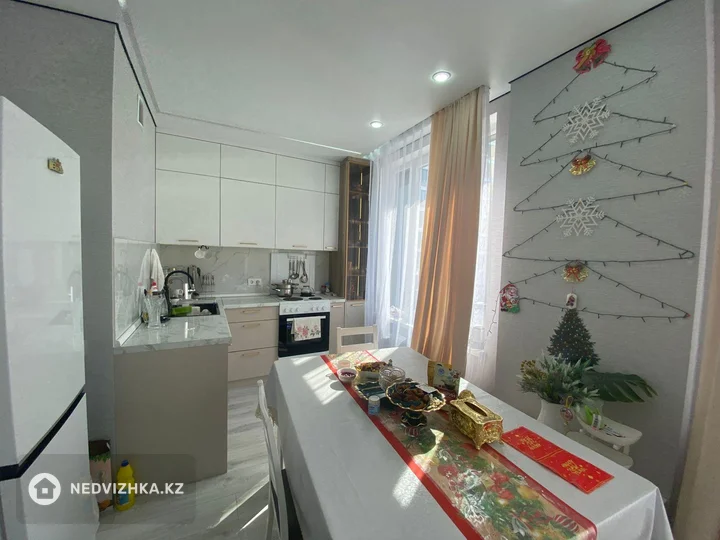 2-комнатная квартира, этаж 3 из 9, 40 м², фотография 3