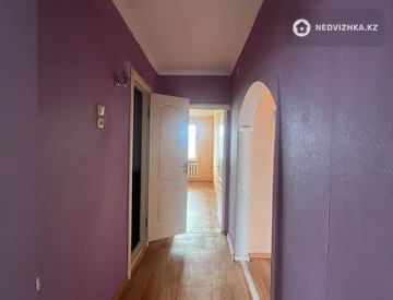4-комнатная квартира, этаж 4 из 6, 82 м², миниатюра 3