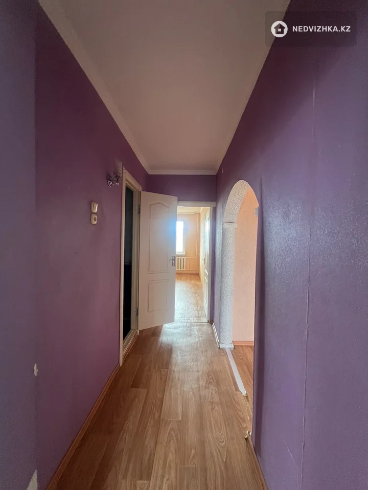4-комнатная квартира, этаж 4 из 6, 82 м², фотография 3
