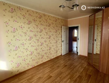 4-комнатная квартира, этаж 4 из 6, 82 м², миниатюра 6