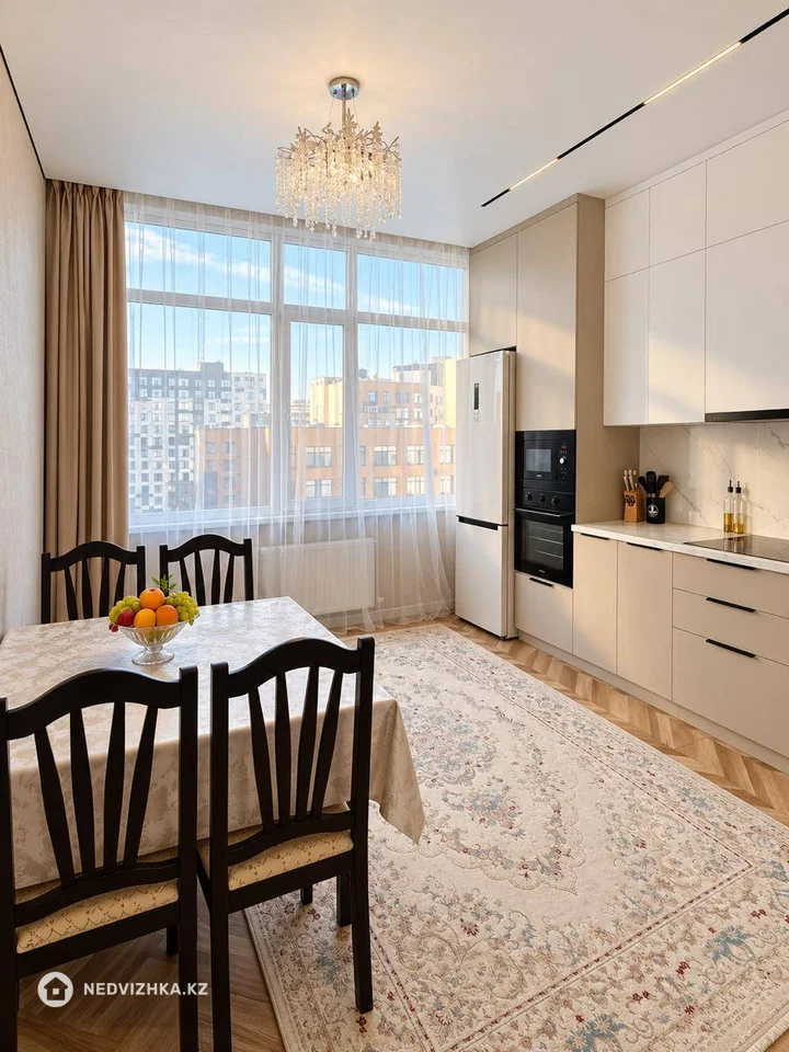 1-комнатная квартира, этаж 12 из 17, 52 м², фотография 2