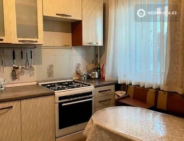3-комнатная квартира, этаж 2 из 4, 56 м², На длительный срок, миниатюра 6