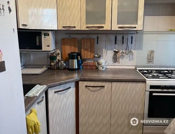 3-комнатная квартира, этаж 2 из 4, 56 м², На длительный срок, миниатюра 11