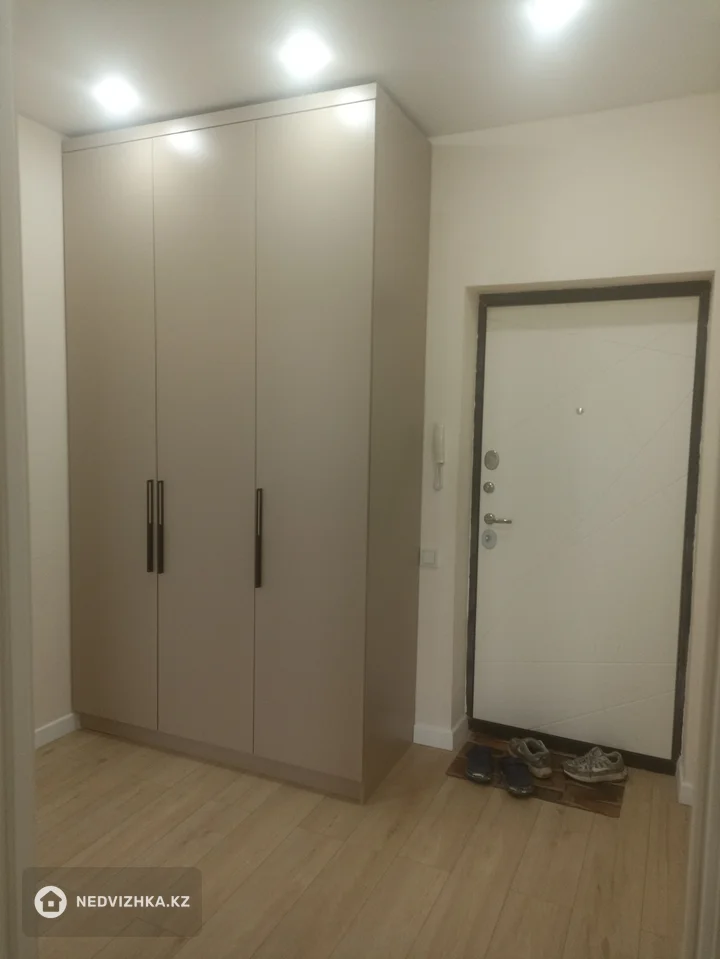 1-комнатная квартира, этаж 14 из 18, 42 м², На длительный срок