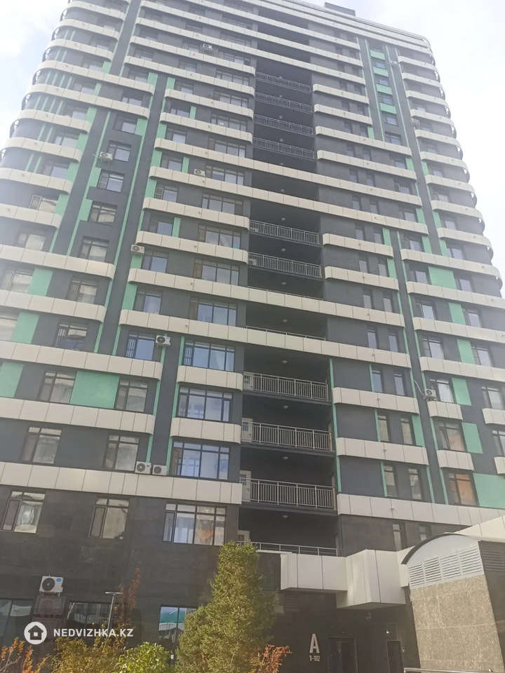 1-комнатная квартира, этаж 14 из 18, 42 м², На длительный срок, фотография 2