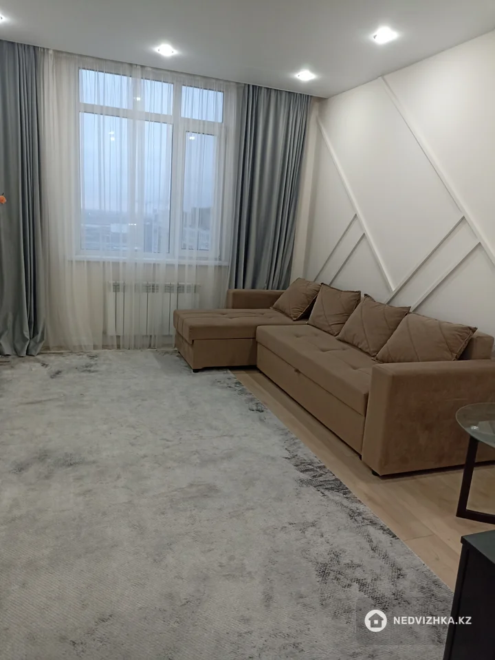 1-комнатная квартира, этаж 14 из 18, 42 м², На длительный срок, фотография 3