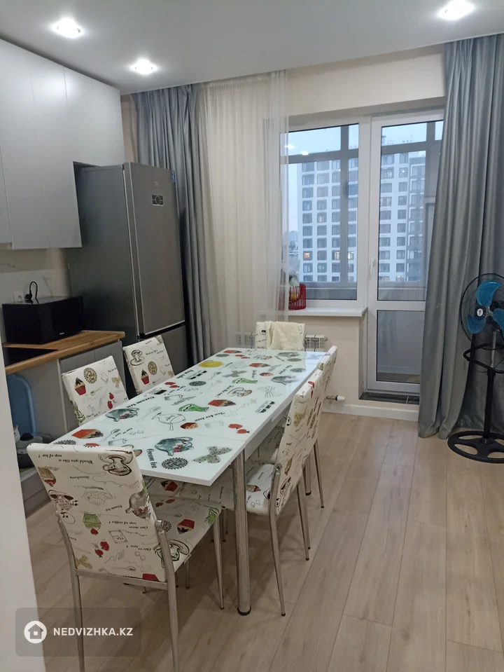 1-комнатная квартира, этаж 14 из 18, 42 м², На длительный срок, фотография 5