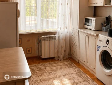 1-комнатная квартира, этаж 2 из 9, 40 м², Посуточно, миниатюра 4