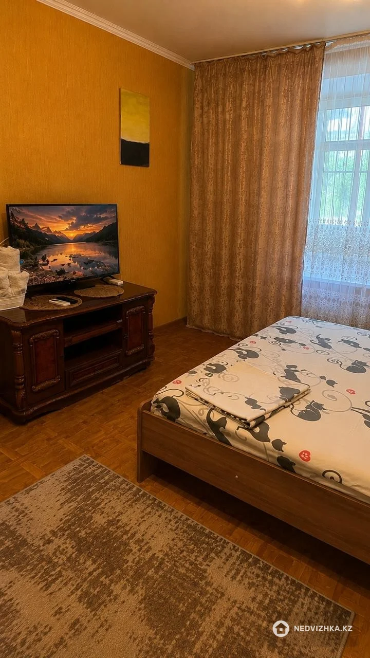 1-комнатная квартира, этаж 2 из 9, 40 м², Посуточно, фотография 3