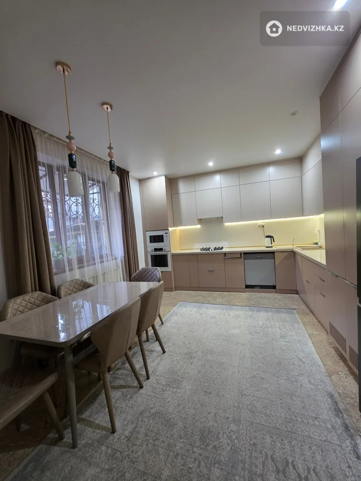 6-комнатный дом, 5.6 соток, 247 м², фотография 3