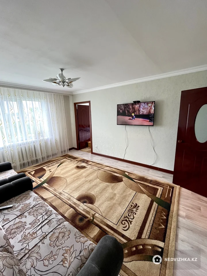4-комнатная квартира, этаж 4 из 5, 58 м²