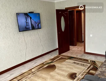 4-комнатная квартира, этаж 4 из 5, 58 м², миниатюра 2