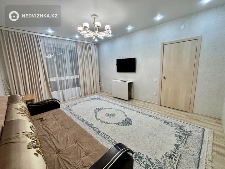 3-комнатная квартира, этаж 4 из 9, 80 м², фотография 2