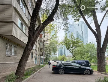 2-комнатная квартира, этаж 3 из 5, 74 м², миниатюра 2