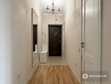 2-комнатная квартира, этаж 3 из 5, 74 м², миниатюра 1