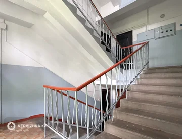 2-комнатная квартира, этаж 3 из 5, 74 м², миниатюра 3