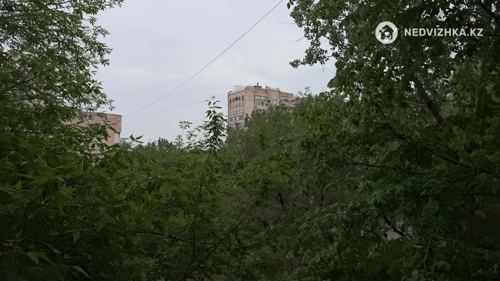 2-комнатная квартира, этаж 3 из 5, 74 м², фотография 4