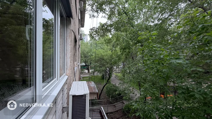 2-комнатная квартира, этаж 3 из 5, 74 м², фотография 5