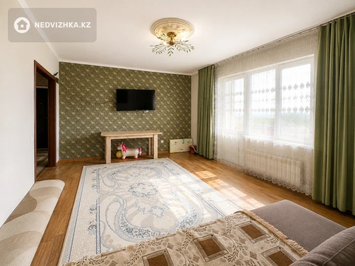 2-комнатная квартира, этаж 5 из 6, 64 м², фотография 4