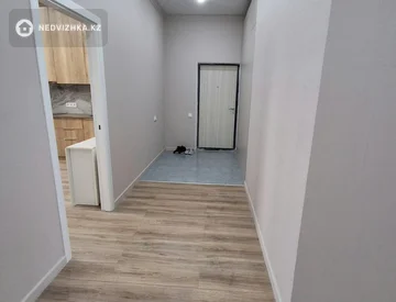 2-комнатная квартира, этаж 8 из 18, 76 м², миниатюра 1