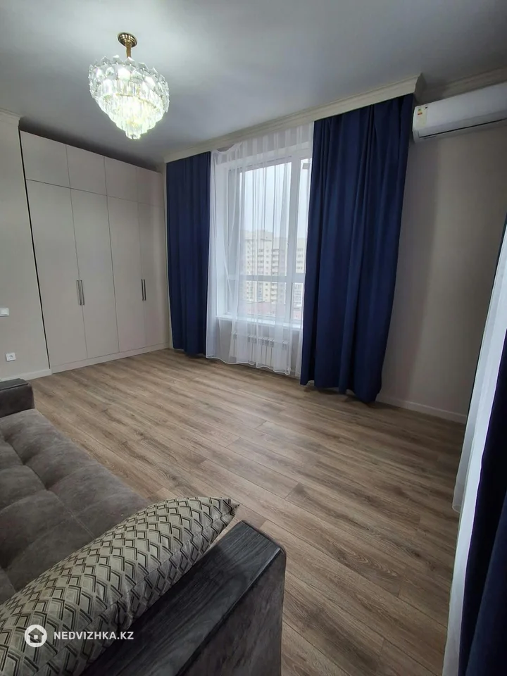 2-комнатная квартира, этаж 8 из 18, 76 м², фотография 4