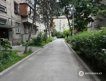 3-комнатная квартира, этаж 3 из 5, 54 м², миниатюра 2