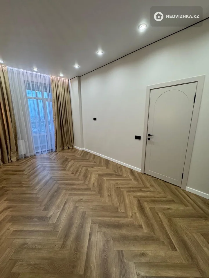 2-комнатная квартира, этаж 10 из 12, 49 м², фотография 2