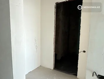 3-комнатная квартира, этаж 9 из 9, 86 м², миниатюра 6