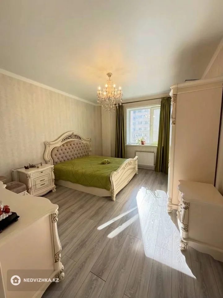 4-комнатная квартира, этаж 8 из 12, 110 м²